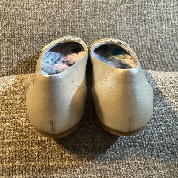 B.O.C. (Born Concept) women's ballet flats Women's Tan Gold Loafers Size 6.5 - Picture 8 of 9